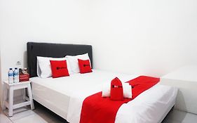 RedDoorz @ Jalan Tanjung Blitar